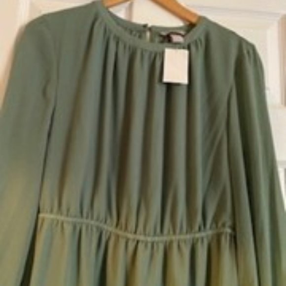 Light weight flowy dress (M) - Picture 3 of 3